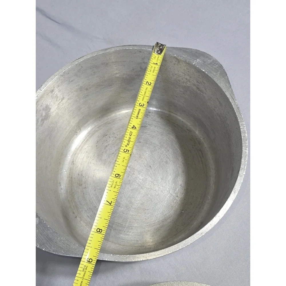 4 Qt  Harvest Yellow Club Dutch Oven 9